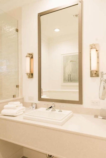 Bathroom 4, Oyster Bay Boutique Hotel, Escambia