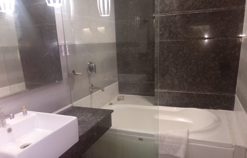 Bathroom 3, Hotel Windsor Heights ( All Rooms with Air Purifier), Gurgaon
