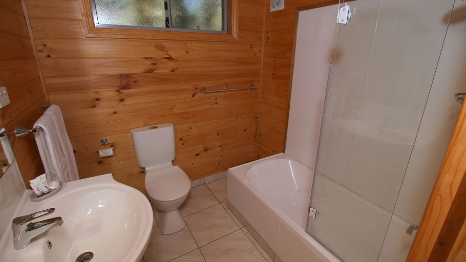 Bathroom 4, Beauty Point Tourist Park, West Tamar - Pt A