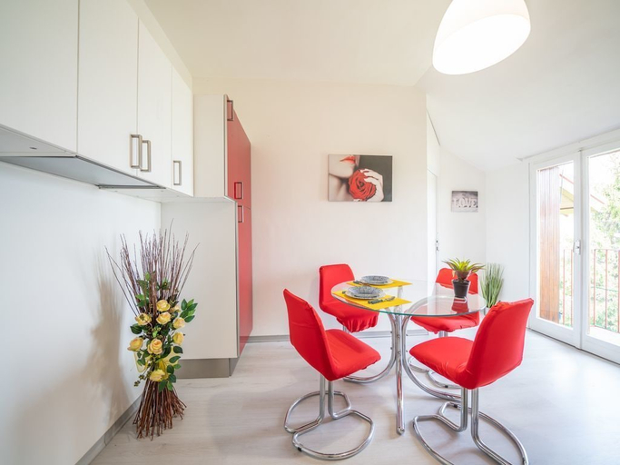 In-room dining 2, Bright Apartments Sirmione - Marconi Lake View, Brescia