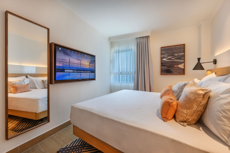 Bedroom 4, Sea Tower by Isrotel Design
