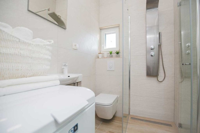 Bathroom 4, Salsa Brac, Supetar
