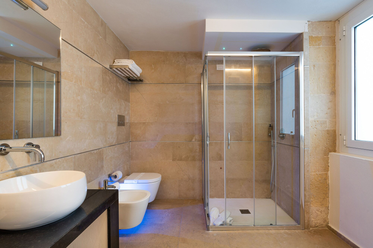 Bathroom 5, Re Dionisio Luxury Suites, Syracuse
