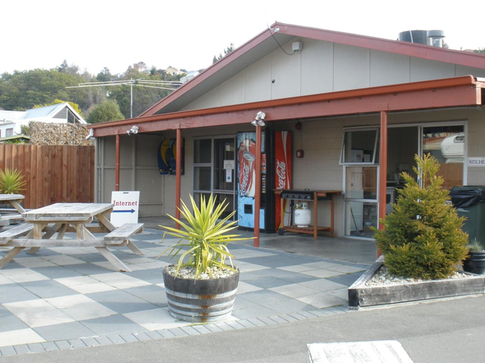 Exterior & Views 2, Nelson City TOP 10 Holiday Park, Nelson