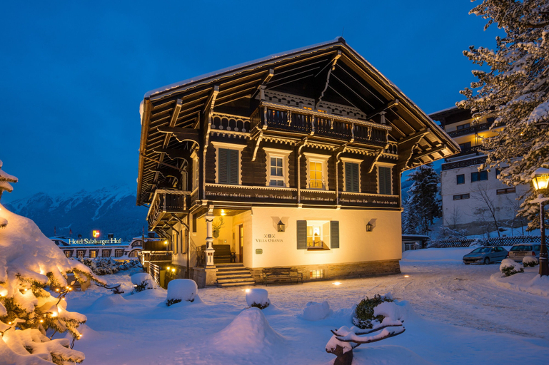 Exterior & Views