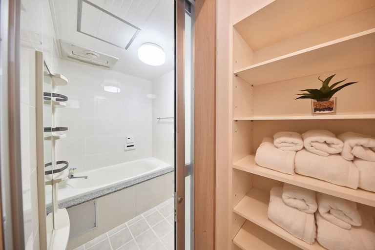 Bathroom 3, FreedomHills B, Naha