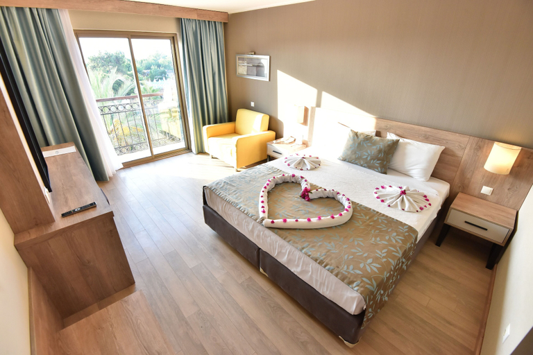 Bedroom 2, Lucida Beach Hotel - Ultra All Inclusive, Kemer