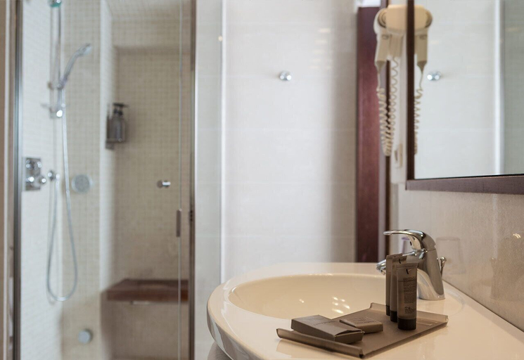 Bathroom 4, Luna Riccione Aqua Spa - Adults Only, Rimini