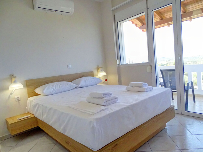 Bedroom 2, Lyrids Apartments, Crete