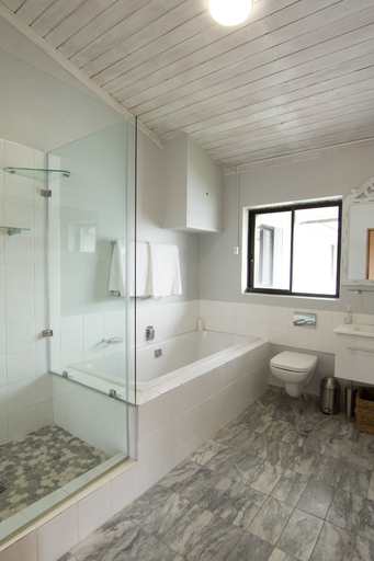 Bathroom 3, Storkereden, Overberg