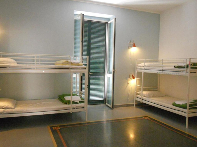 Bedroom 3, La Controra Hostel, Napoli