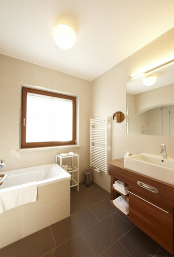 Bathroom 5, Hotel Gridlon, Landeck