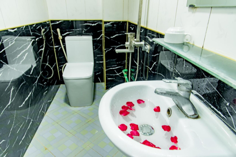 Bathroom, OYO 1143 Thu Giang Hotel, Cầu Giấy