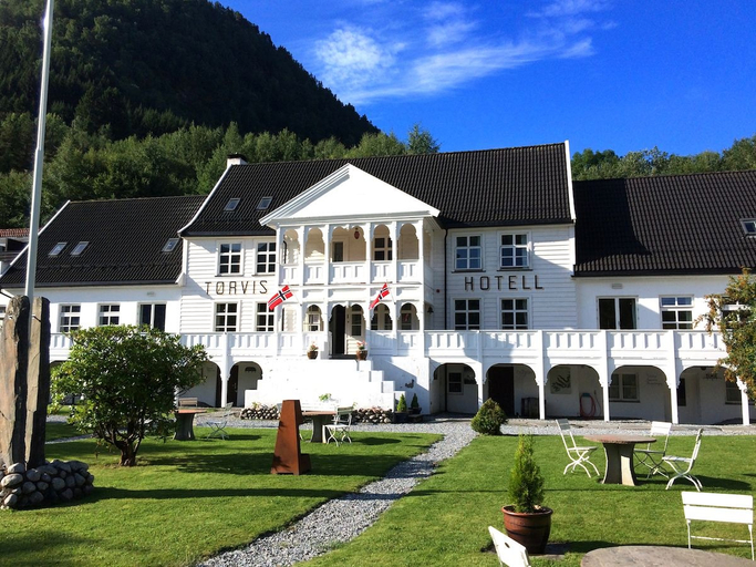 Exterior & Views