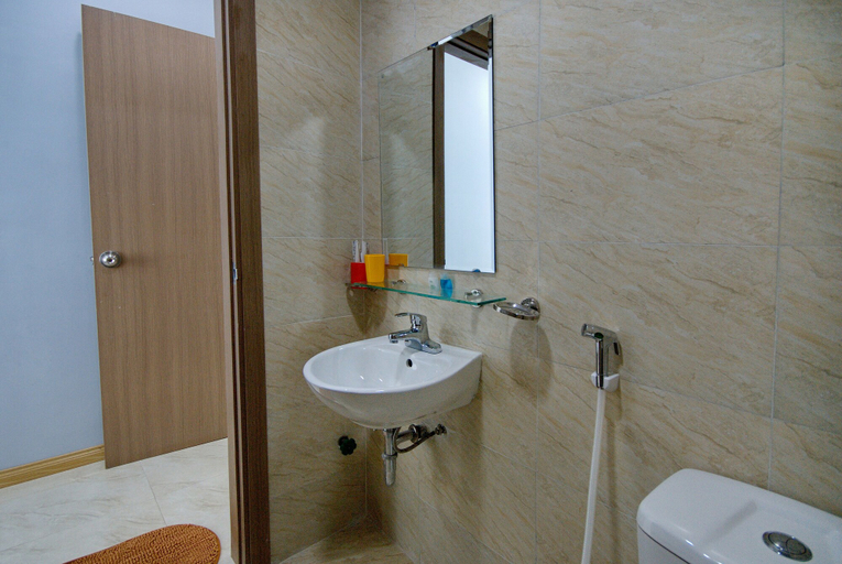 Bathroom 3, Handy Beachfront Apartment, Nha Trang