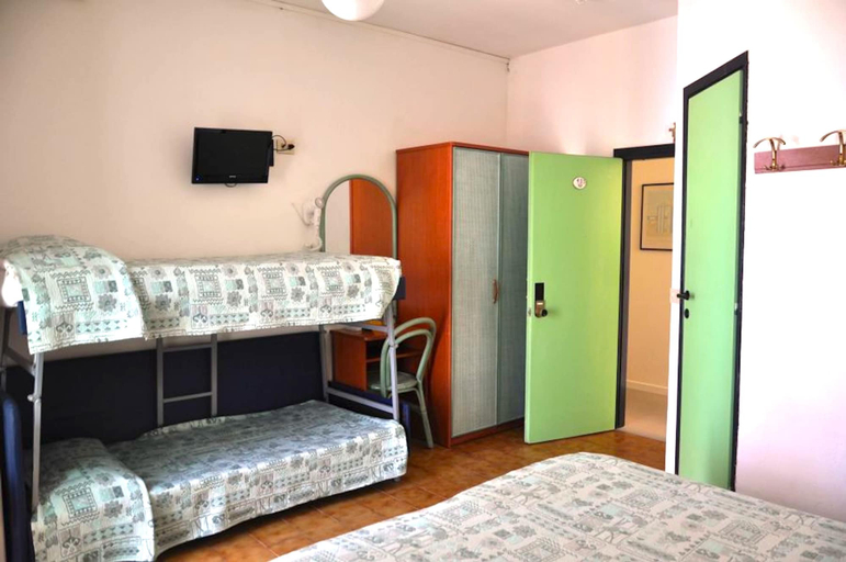 Bedroom 3, Hotel Diamond, Rimini