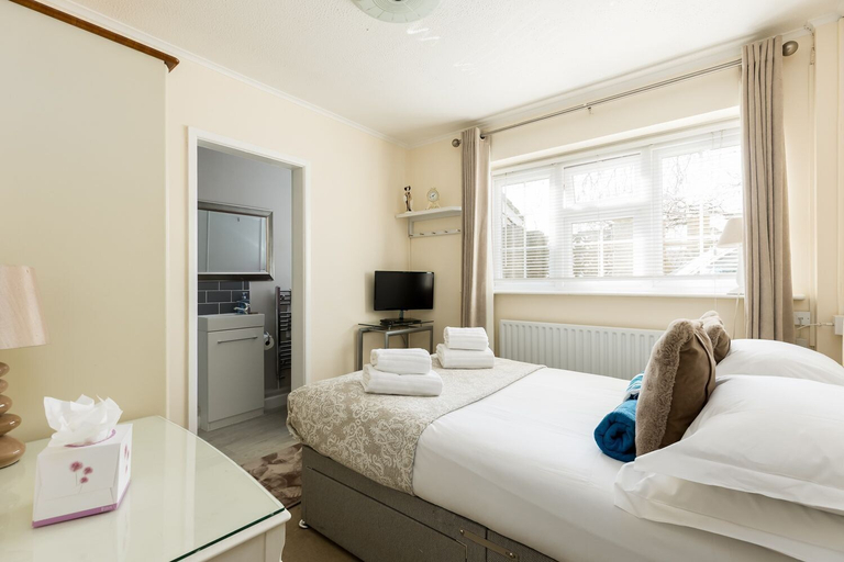 Bedroom 4, Water Hop, Poole