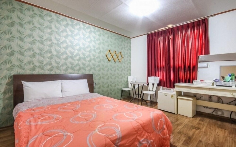 Bedroom 2, Royal Motel, Gwangsan