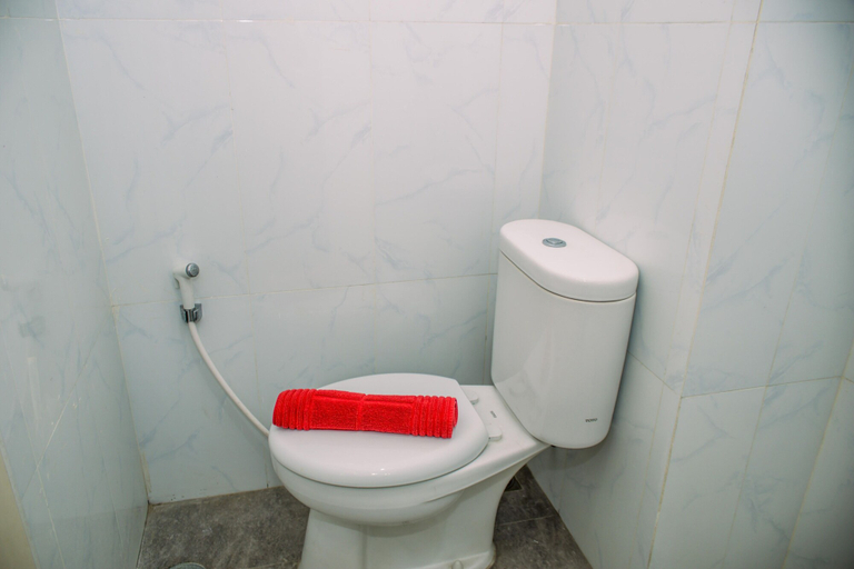 Bathroom 3, Simple And Cozy Studio Apartment At Urban Heights Residences, Tangerang Selatan