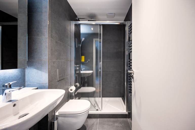 Bathroom 3, Staycity Aparthotels, Paris, La Défense, Hauts-de-Seine