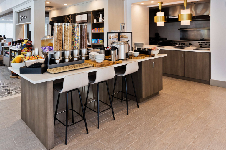 Food & Drinks 5, Hilton Garden Inn Birmingham/Lakeshore Drive, Jefferson