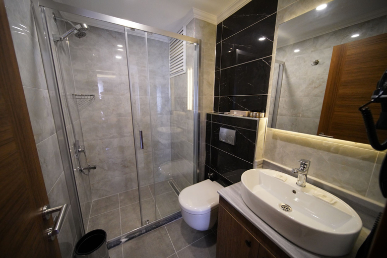 Bathroom 5, Hamitbey Hotel, Fatih