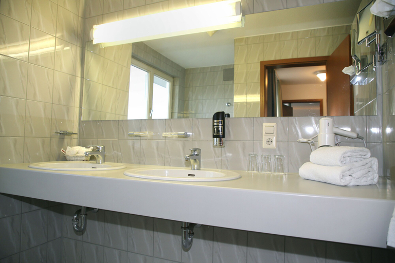 Bathroom 4, Albhotel Fortuna, Reutlingen