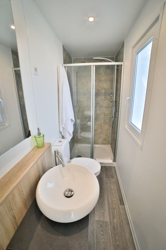 Bathroom 5, Cottage Beach Vico, Viterbo