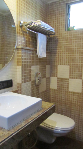 Bathroom 4, Hotel Bhammar's Inn- A Pure Veg, Kolkata