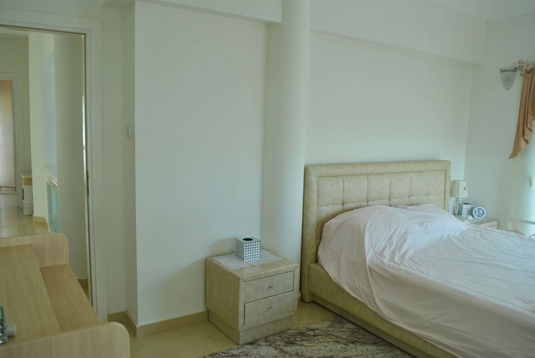 Bedroom 3, Villa Roman by Amy Villasa