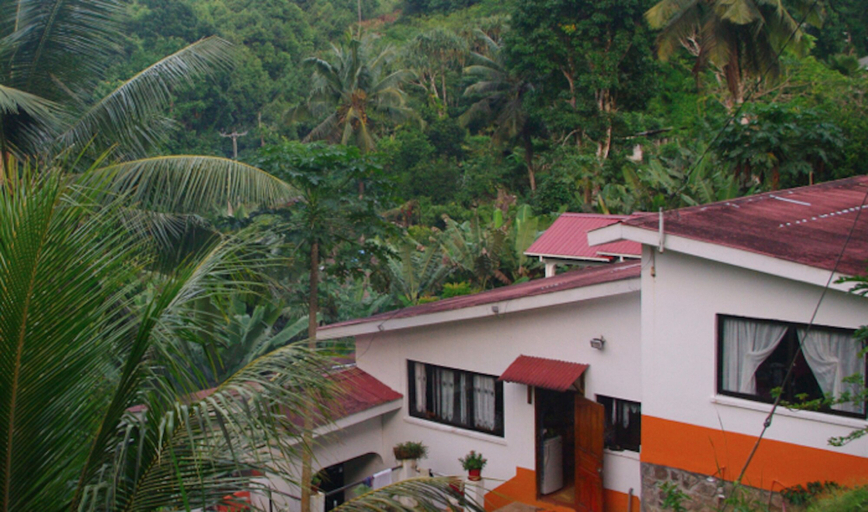 Exterior & Views 2, Papaya Guesthouse