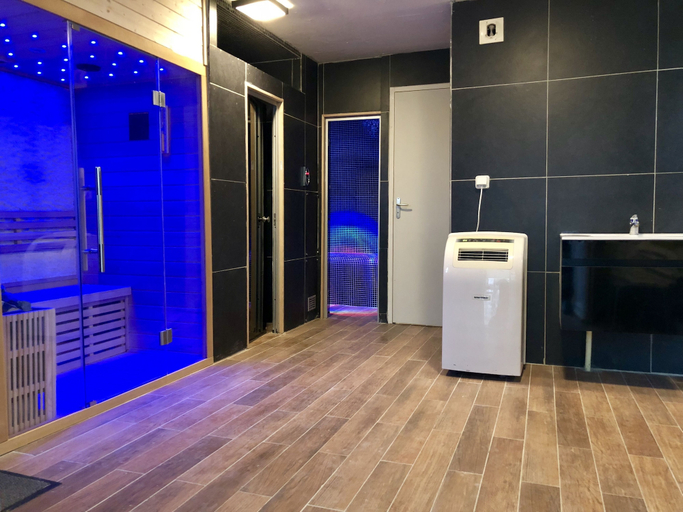 Bathroom 5, Château de Sancy, Seine-et-Marne