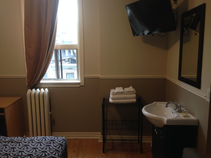 Bathroom 4, The Rex Hotel, Toronto