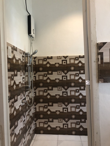 Bathroom 4, Alesseo Backpackers - Hostel, Puerto Princesa City