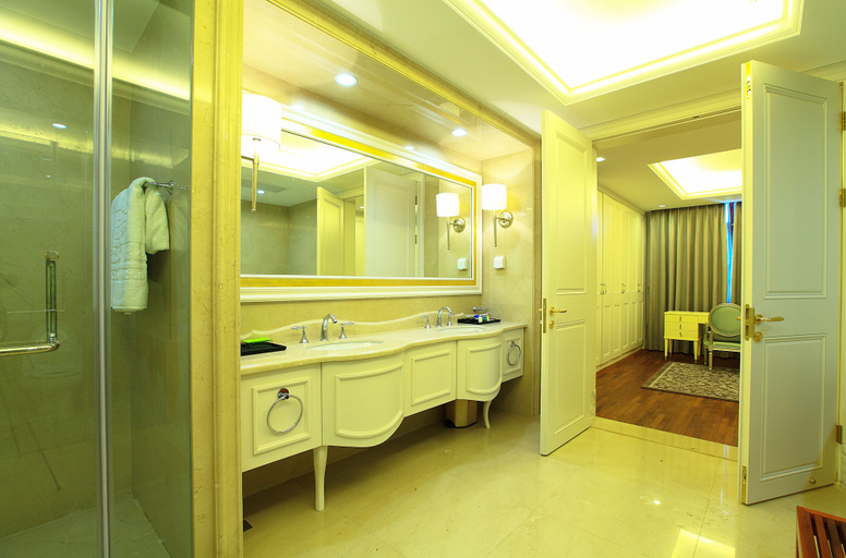 Bathroom 5, Don Chan Palace, Hotel & Convention, Vientiane