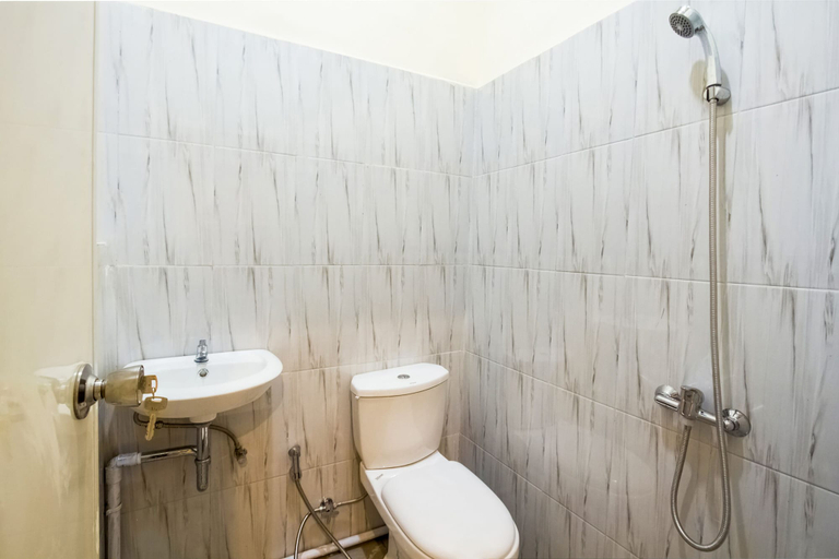 Bathroom 4, Hotel O D'soetta, Malang