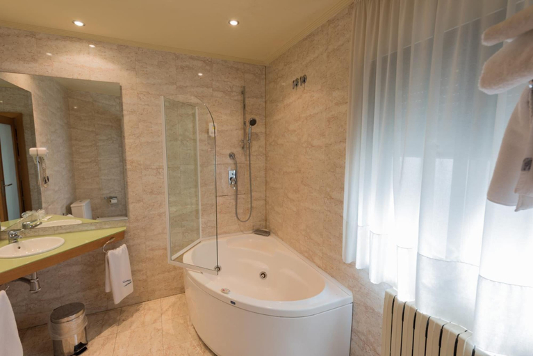 Bathroom 4, Hotel Las Ventas, Zaragoza
