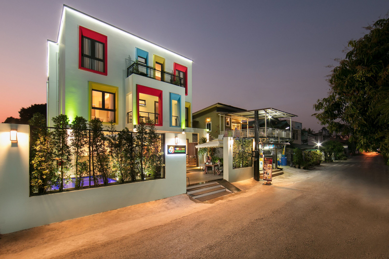 Exterior & Views