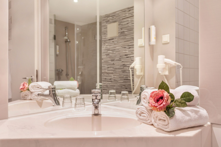 Bathroom 5, Hotel Krämerbrücke Erfurt, Erfurt