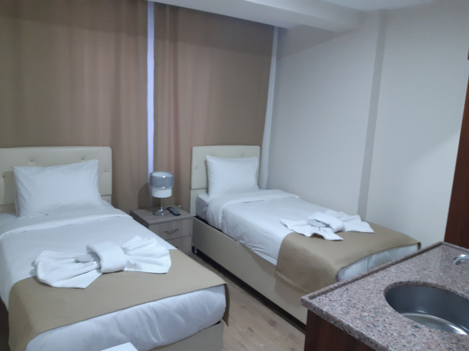 Bedroom 3, Reggae, Fatih