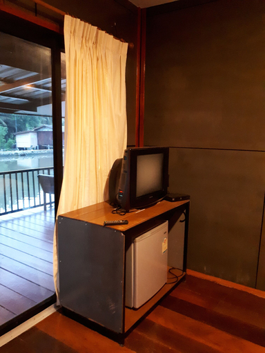 Others 5, Baansuankamnun Montree, Amphawa