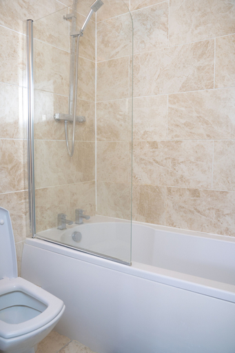 Bathroom 3, Riverside Townhouse with private Garden, London