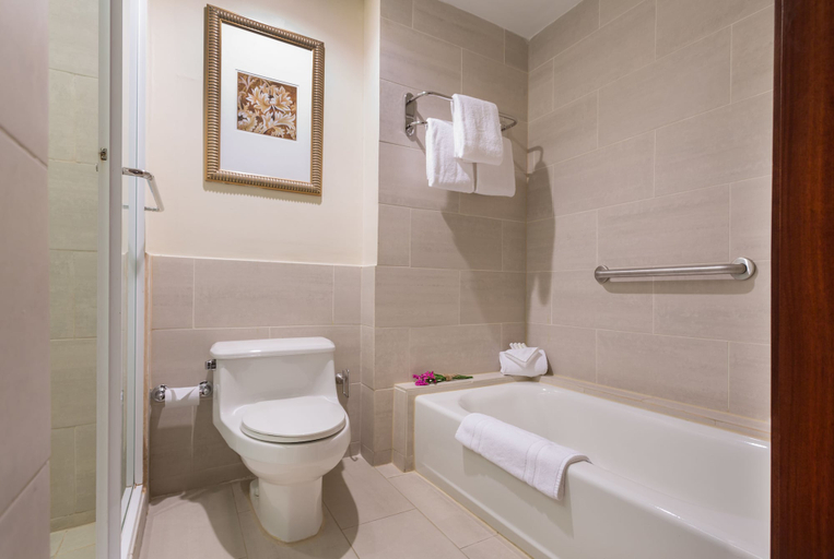 Bathroom 5, Courtyard by Marriott Panama Multiplaza Mall, Panamá