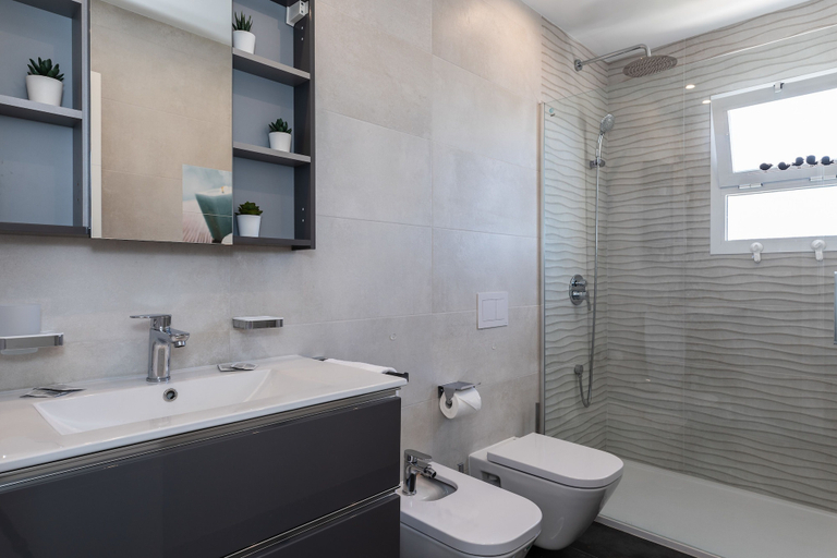 Bathroom 4, Ave Marina, Málaga