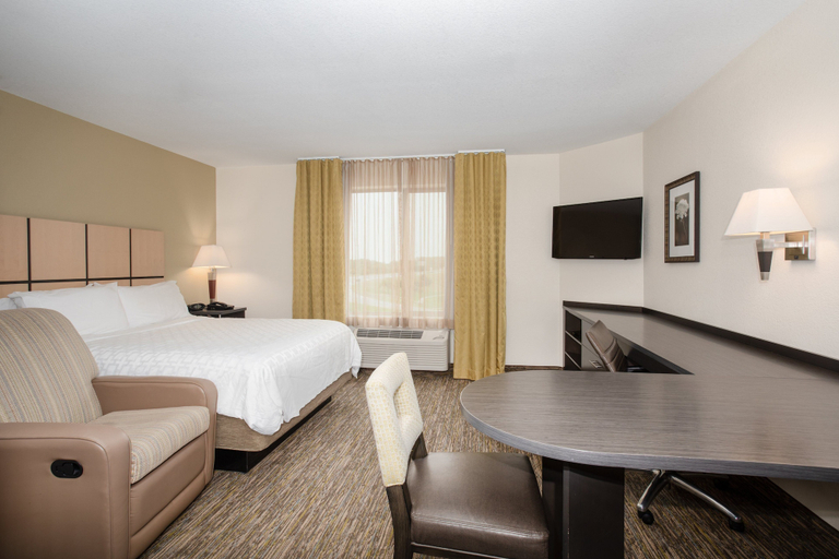 Bedroom 5, Candlewood Suites MANHATTAN, Riley