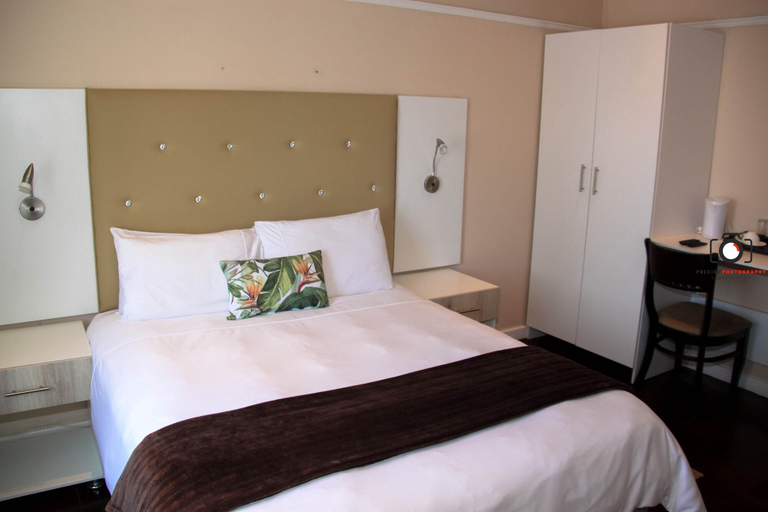 Bedroom 2, Kwazi Guest House, Buffalo City