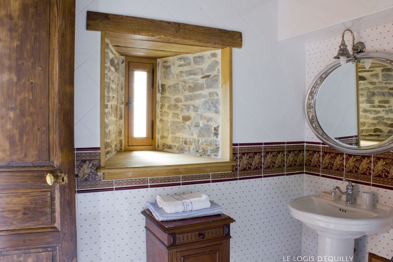 Bathroom 5, Le Logis d'Equilly, Manche