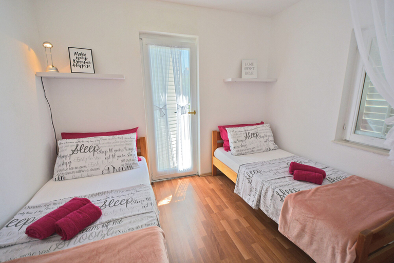 Bedroom 2, Villa CasaBlanca, Supetar