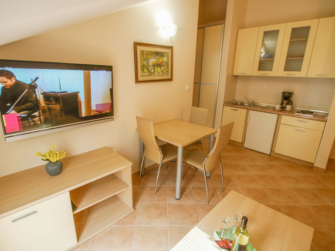 Others 4, Villa Bondi, Makarska