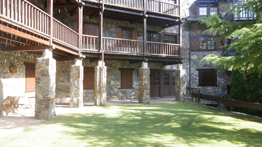 Courtyard 4, Vitivola Pleta del Tarter